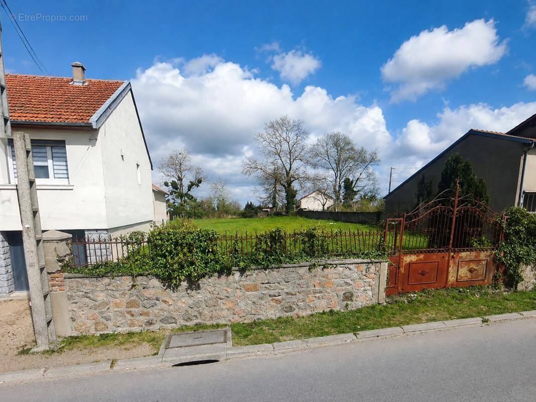 Terrain à HYDS