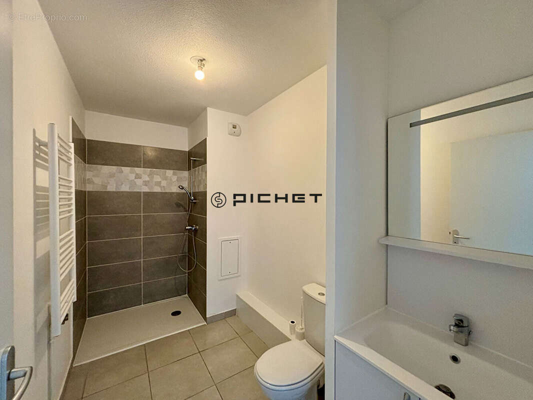 Appartement à LES PONTS-DE-CE