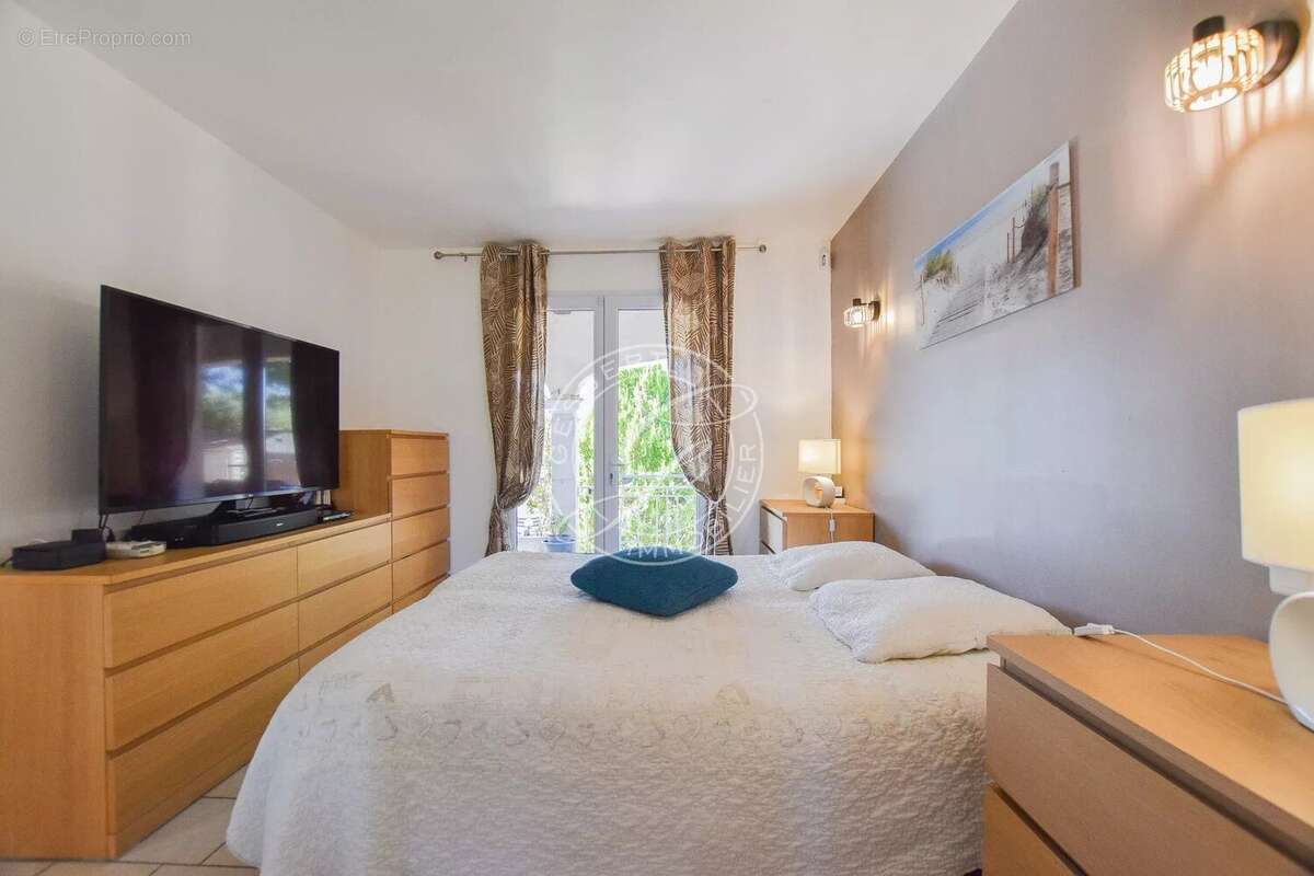 A vendre flayosc - maison a pied au village 3 chambres avec piscine et garage au calme absolu - photo 12