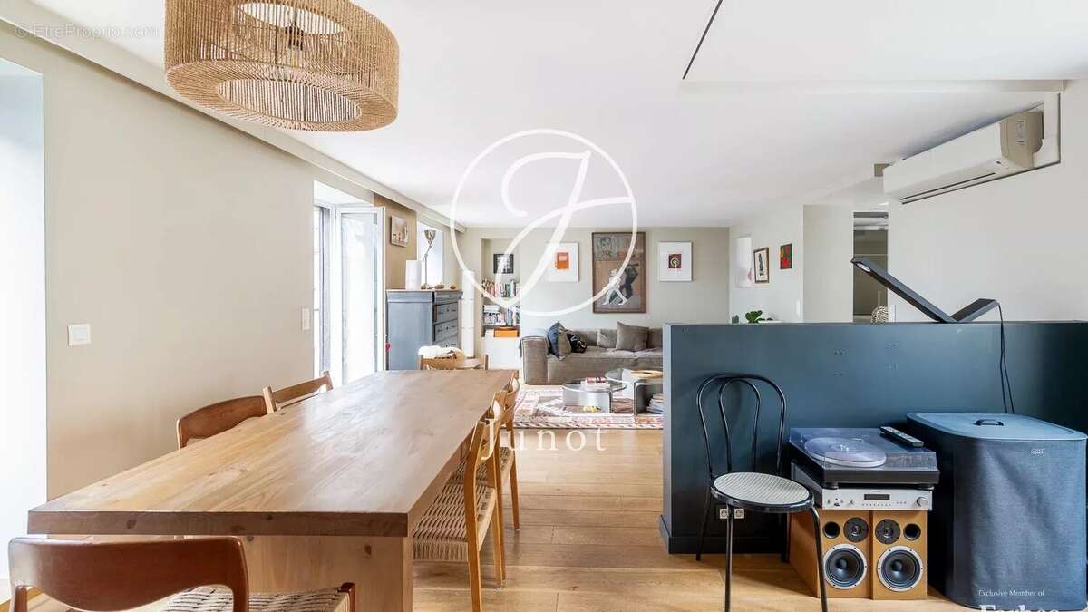 Appartement à PARIS-10E