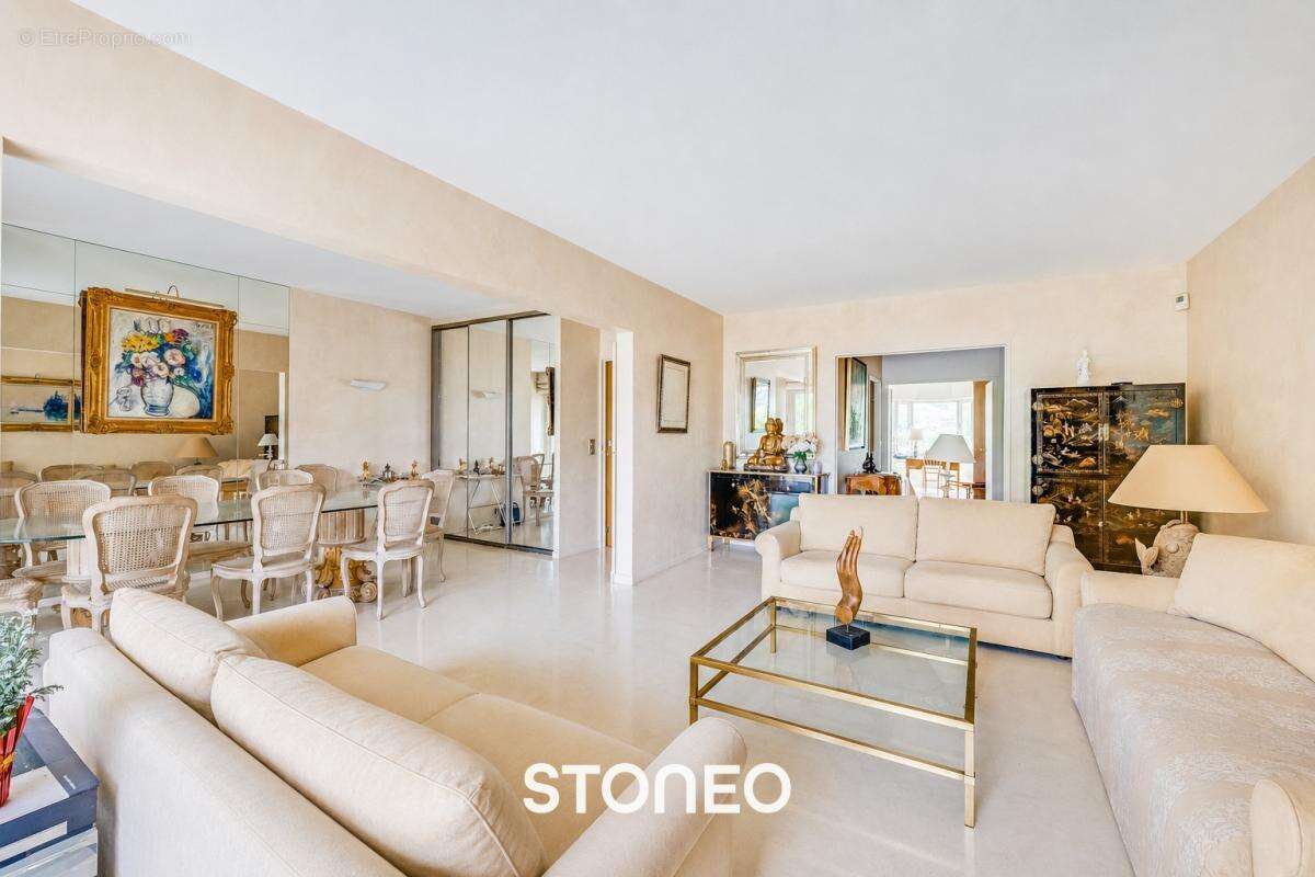 Appartement à NEUILLY-SUR-SEINE