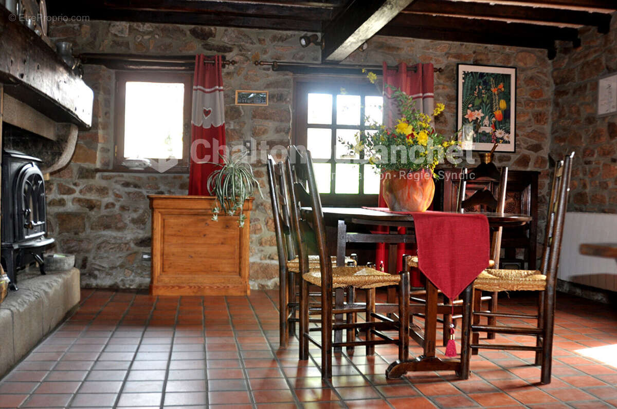 Maison 130 m² à Sainte-Colombe-Sur-Gand  - photo 9