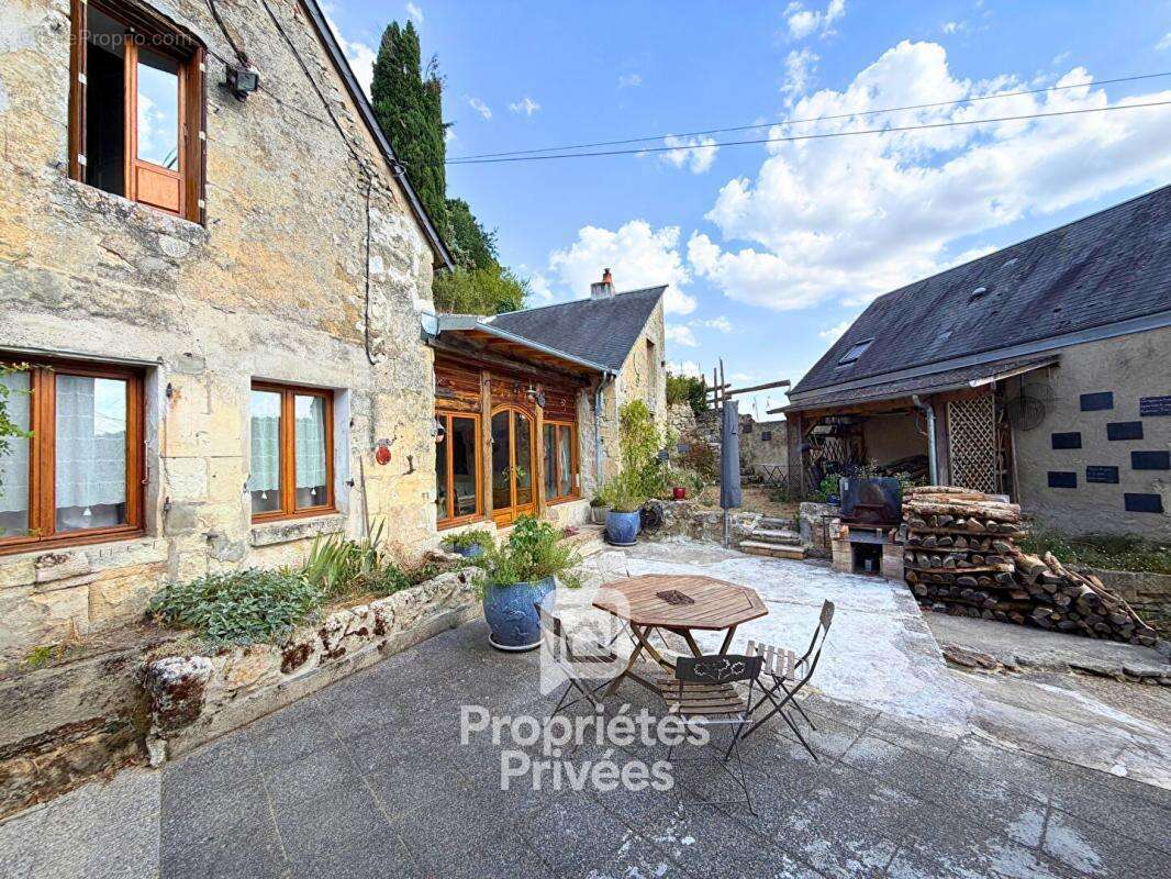 À vendre à azay-le-rideau (37190) : propriété de 236 m2 avec deux maisons - photo 12
