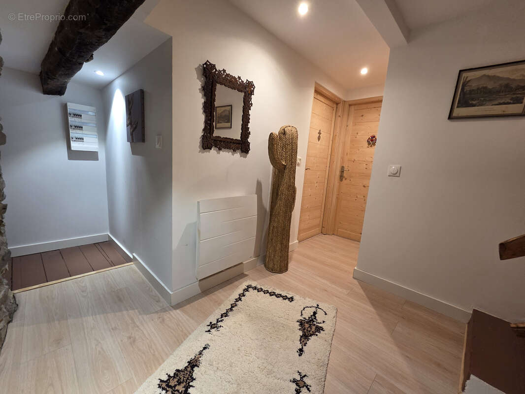 Maison à ENCHASTRAYES