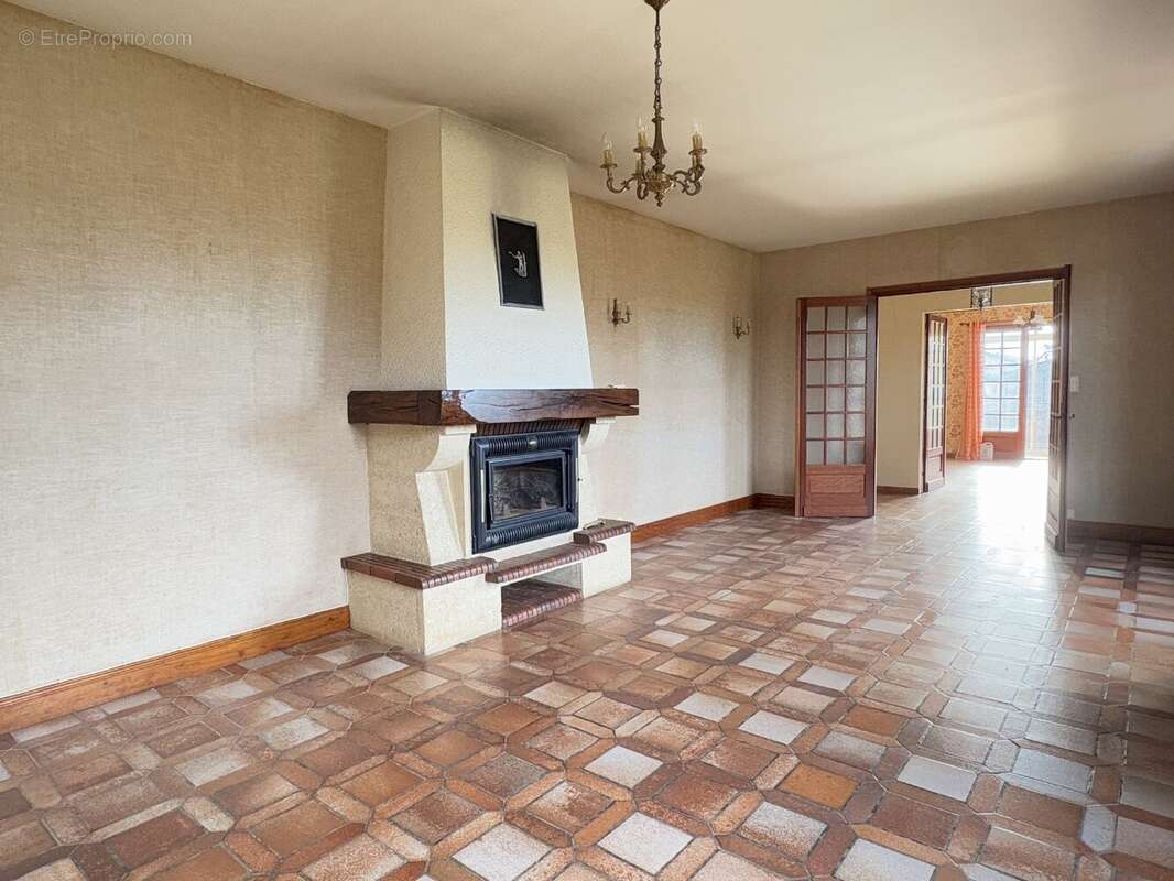 Maison à SAINT-FORT-SUR-LE-NE