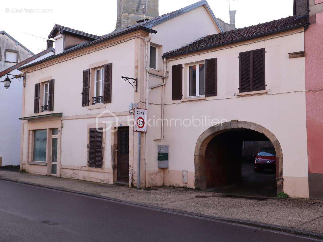 Maison  Fougerolles composée de : (un ancien local commercial , un T1 et un T3) - photo 7