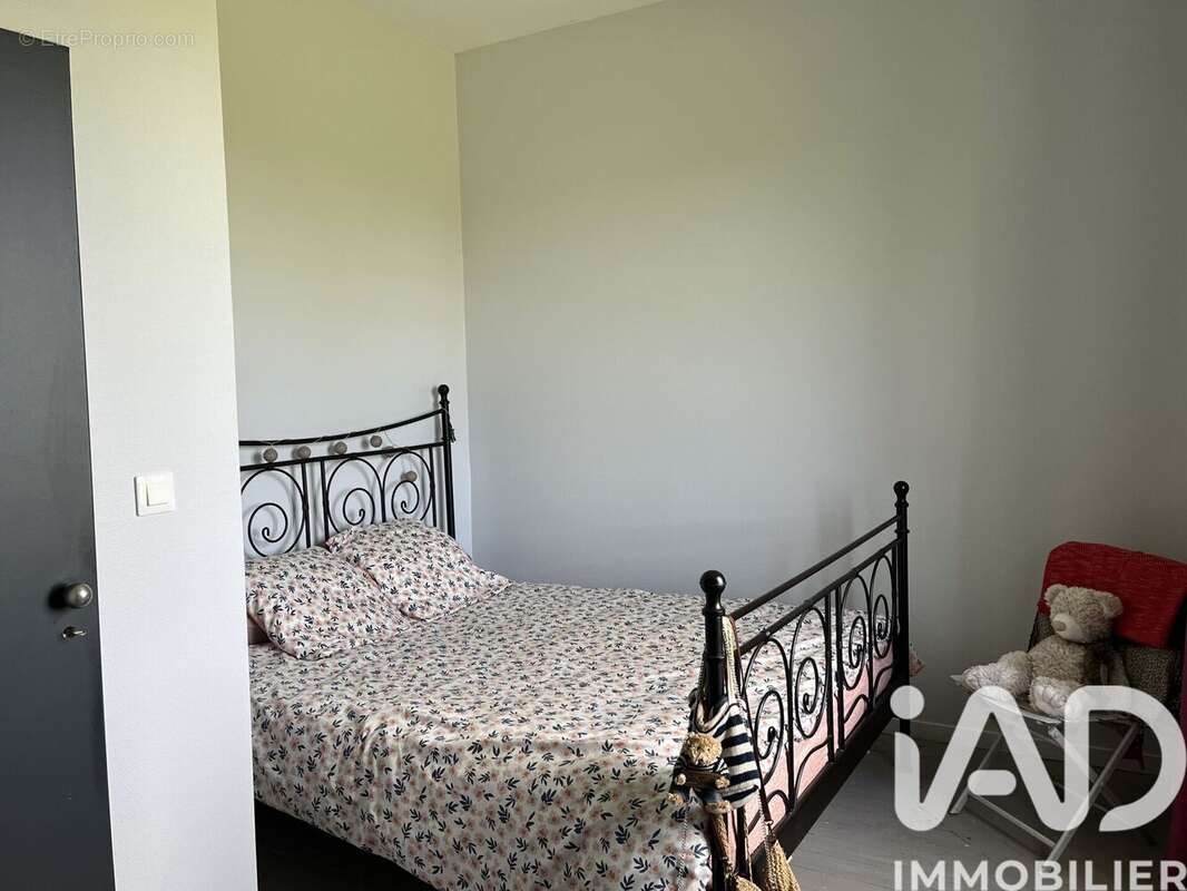 Maison 143 m² à Saint-Thibault  - photo 8