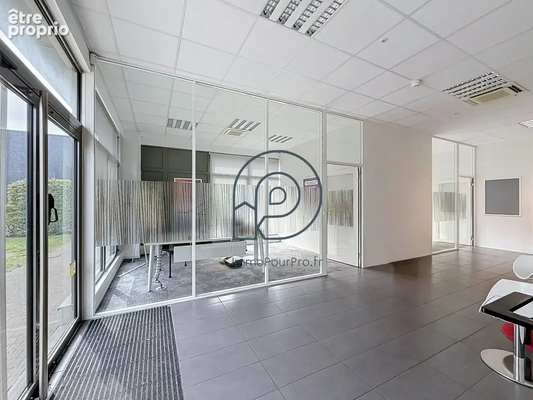 Commerce 300 m² à vendre à La Chapelle-D'armentieres (59930) - photo 2