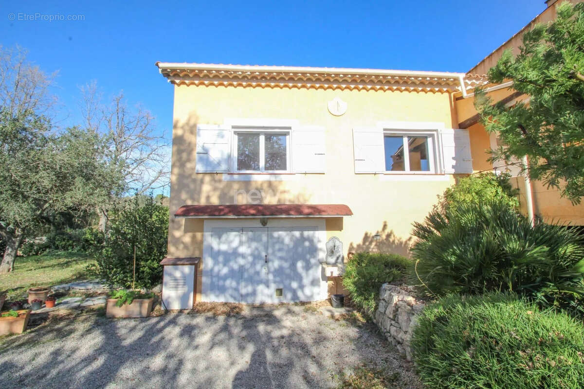 Maison à BAGNOLS-EN-FORET