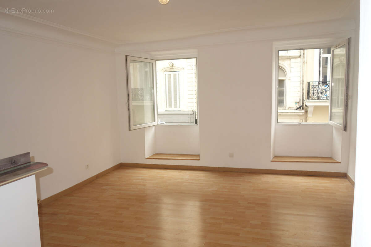 Appartement à MARSEILLE-1E