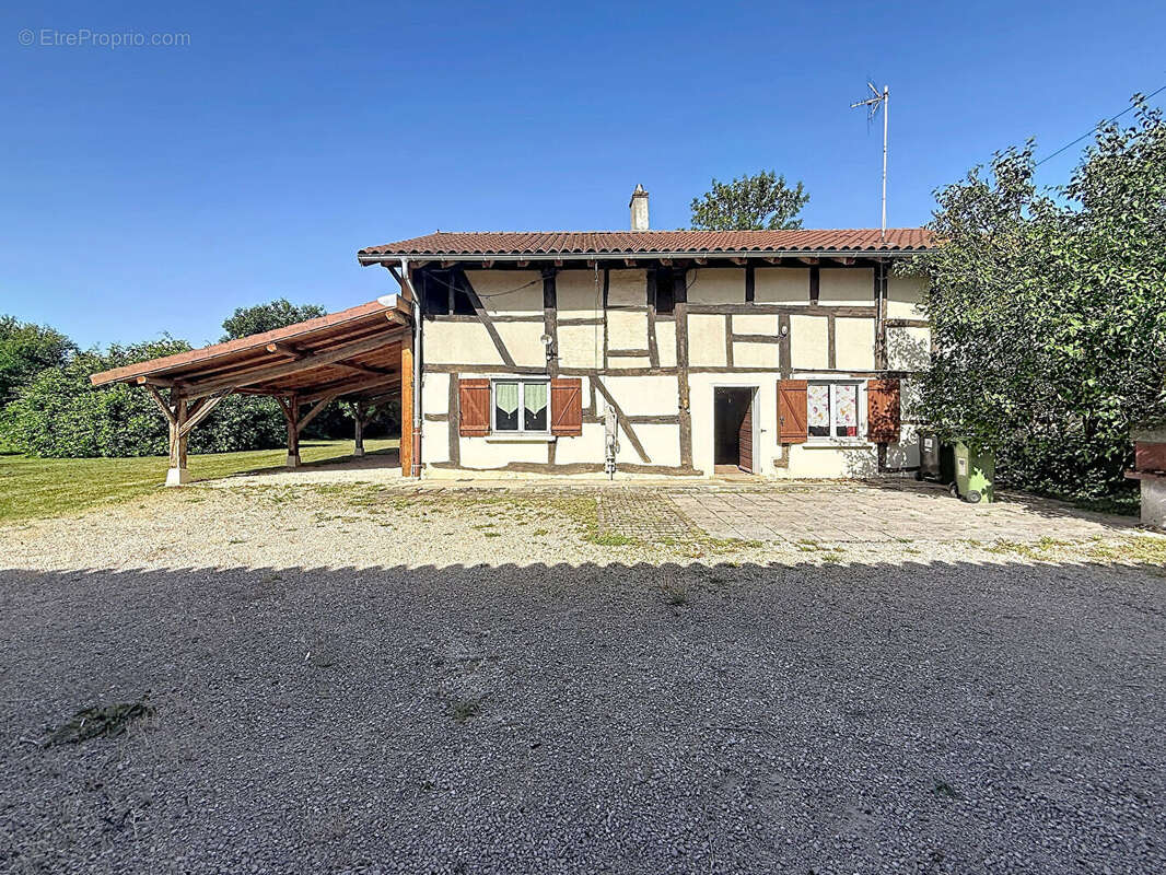 Maison à CRAS-SUR-REYSSOUZE