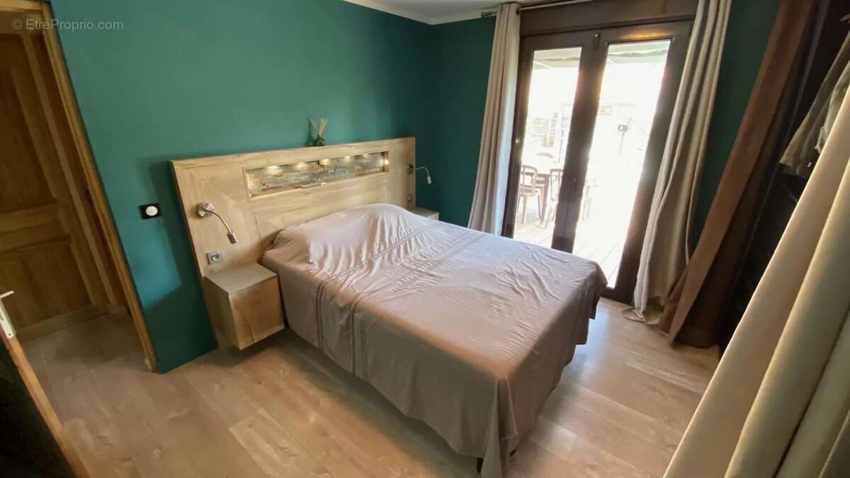 Maison à LA ROQUE-D'ANTHERON
