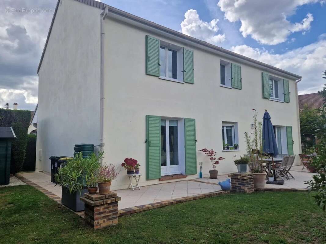 Maison à VOISINS-LE-BRETONNEUX