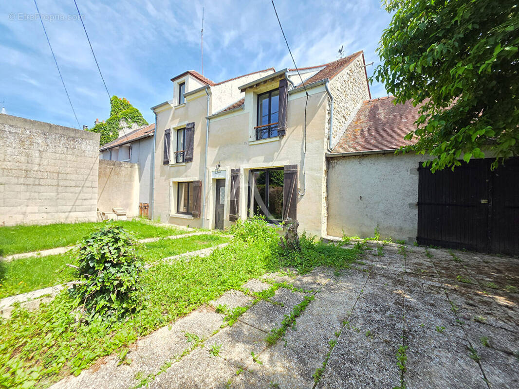 Maison à GERMIGNY-L'EVEQUE