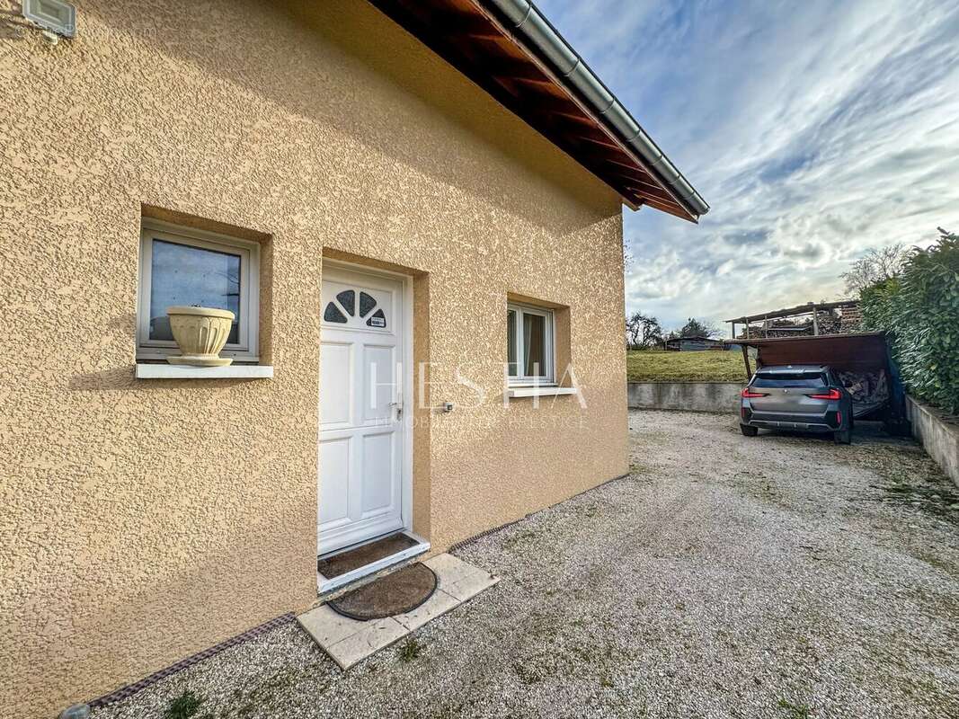 Maison à MONTAGNY-LES-LANCHES