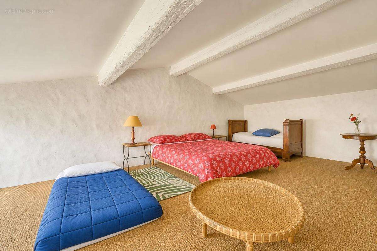 Maison de 8 pièces de 270 m² à Sainte-Gemme - photo 13