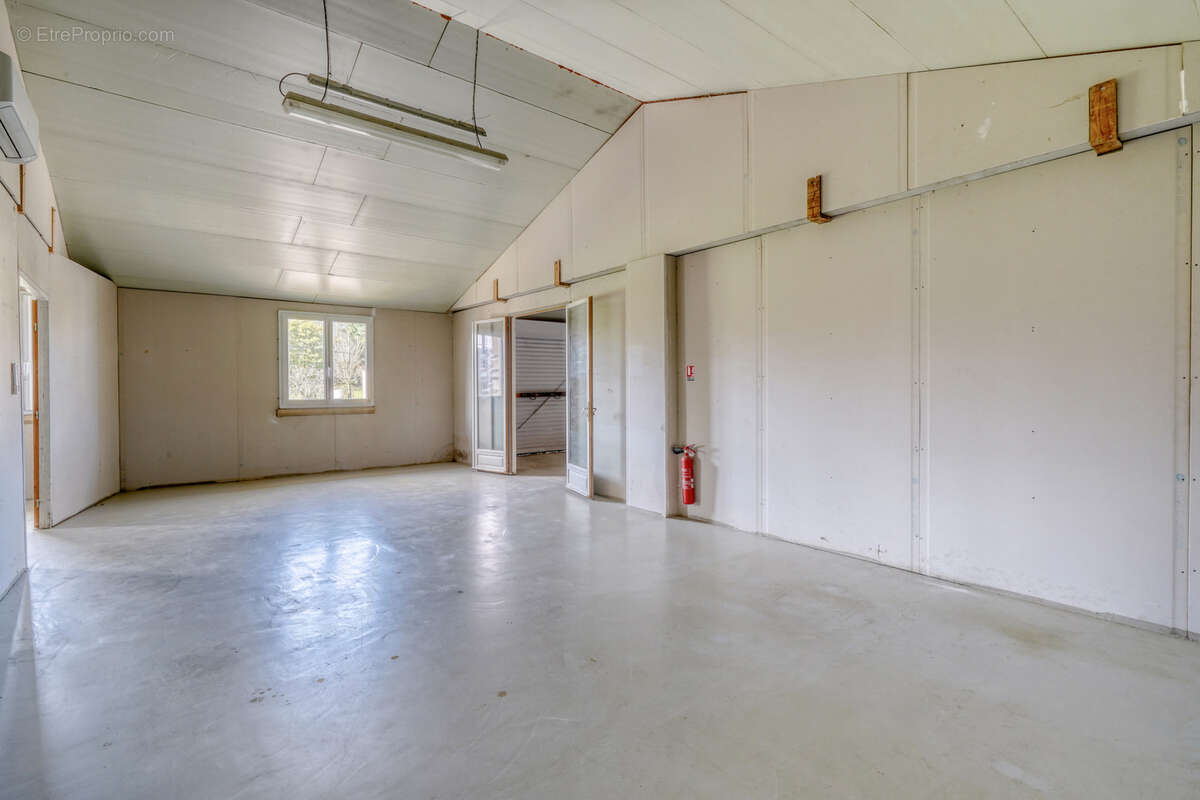 Commerce à MARANSIN