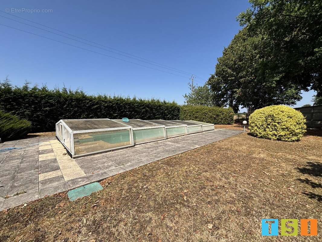 Maison de caractère de plus de 220 m² avec piscine et parc arboré de 6 725 m² - photo 3