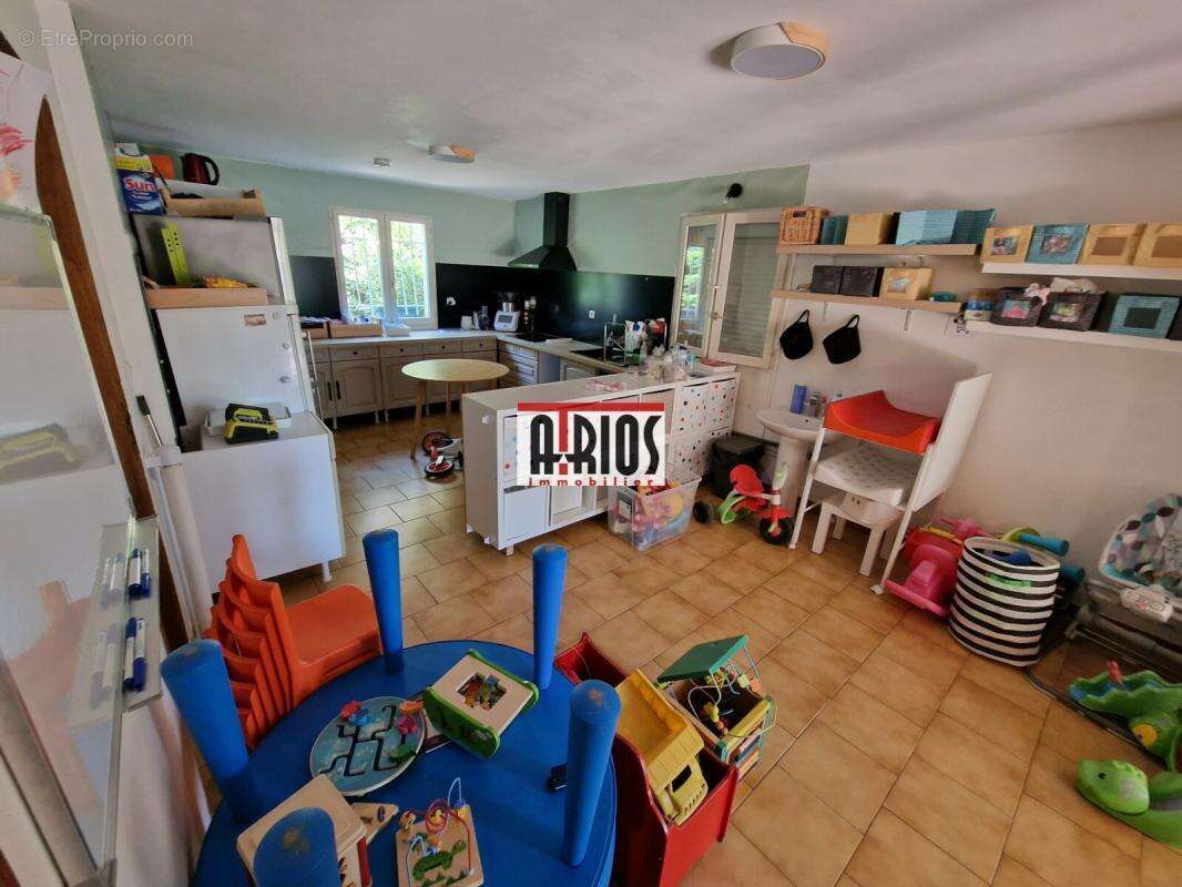 Commerce à LA FARLEDE