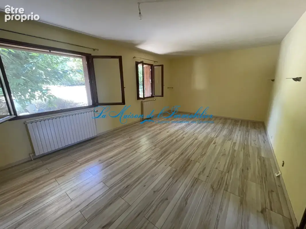 St PRIVAT DES VIEUX, maison de F4 plus 2 garages sur 4153 m2 de terrain plat - photo 2