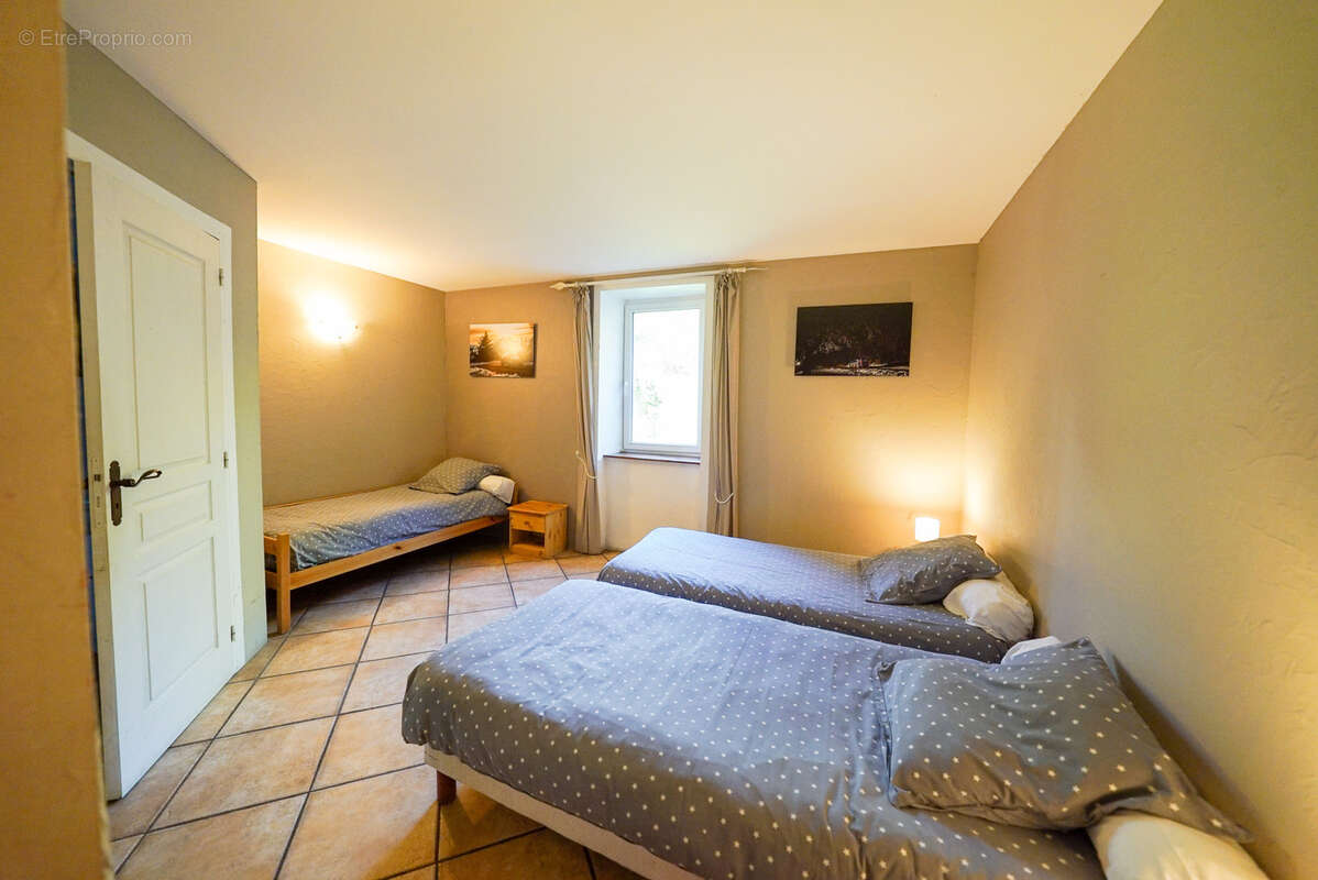 Maison à CASTANET-LE-HAUT