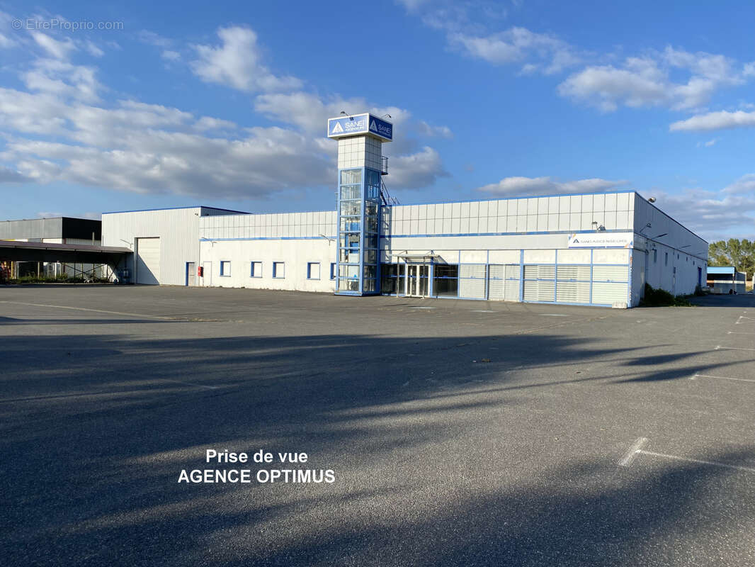 Commerce à VILLENEUVE-LA-GUYARD