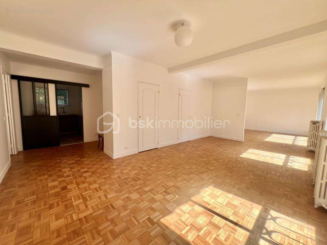 Appartement à VILLE-D'AVRAY