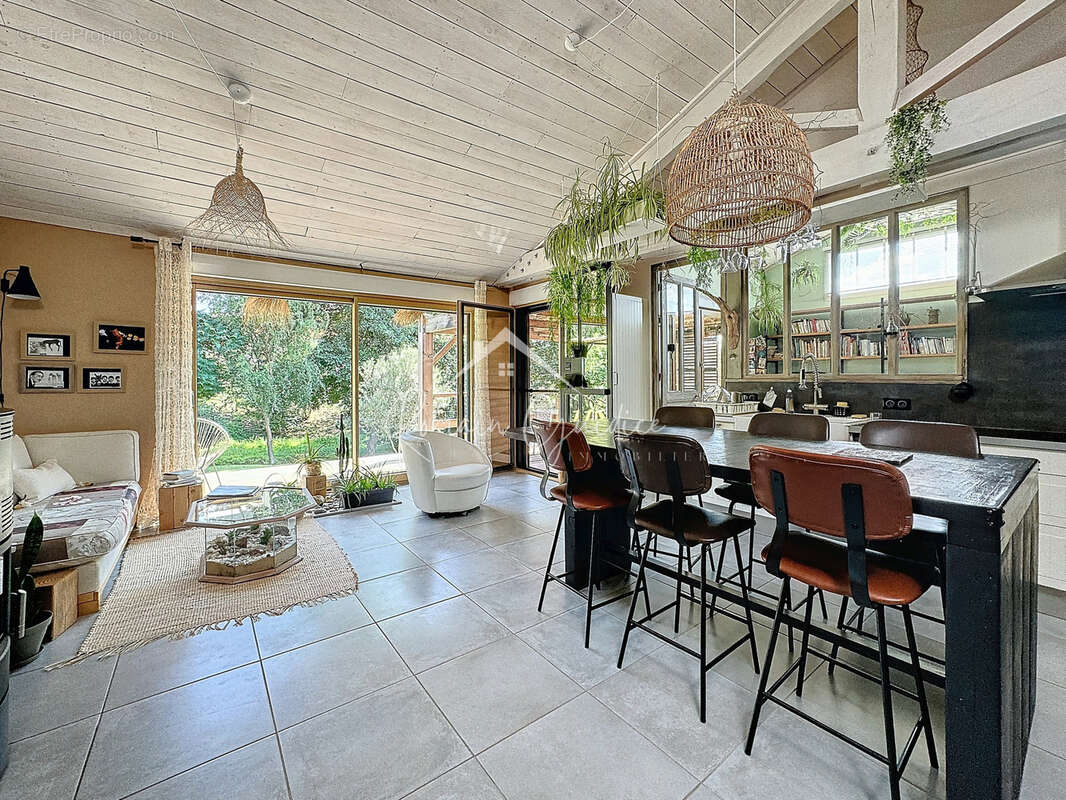 Maison à SAINT-GEORGES-DE-LUZENCON