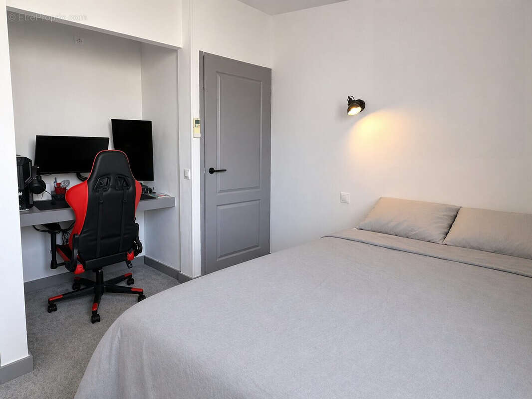 chambre n°3 à l'étage  - Maison à BAGAT-EN-QUERCY