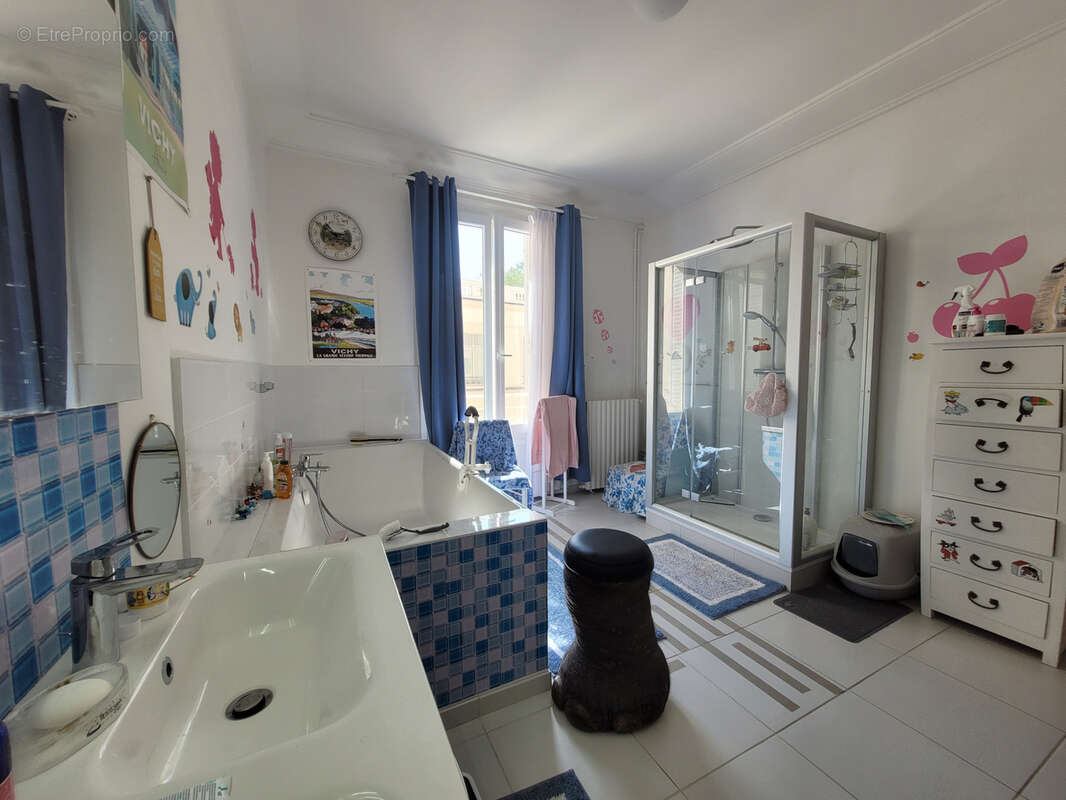 Appartement T4 133 m2 dans le quartier du Triangle d'or - photo 6