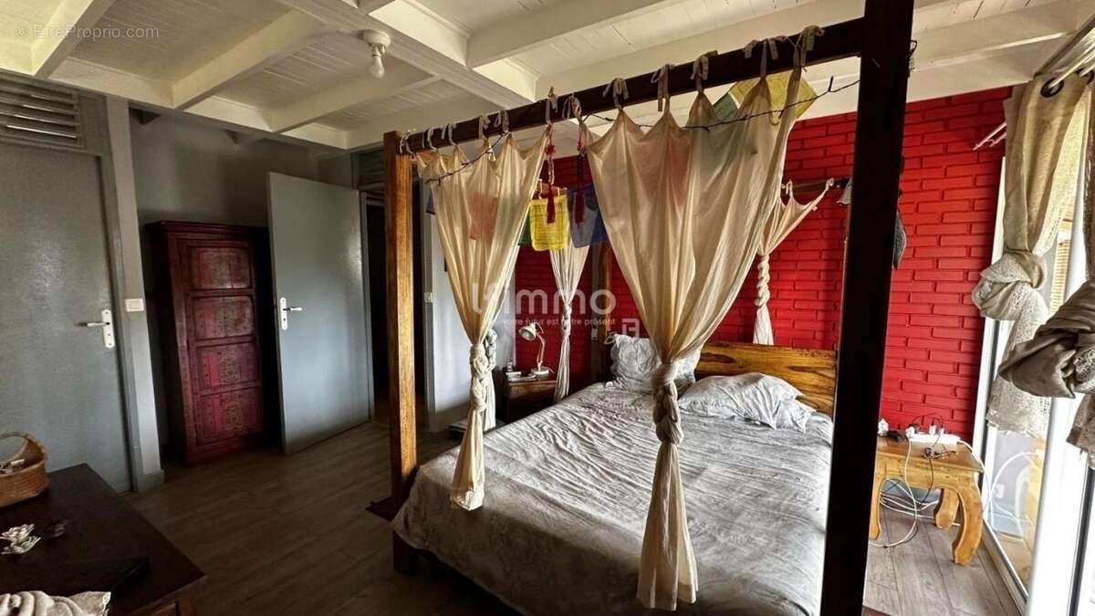 Maison à REMIRE-MONTJOLY