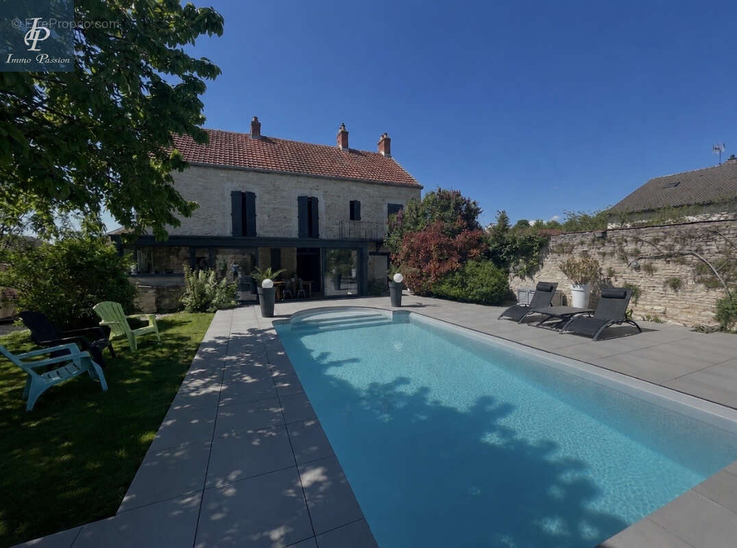 Maison à SAVIGNY-LE-SEC