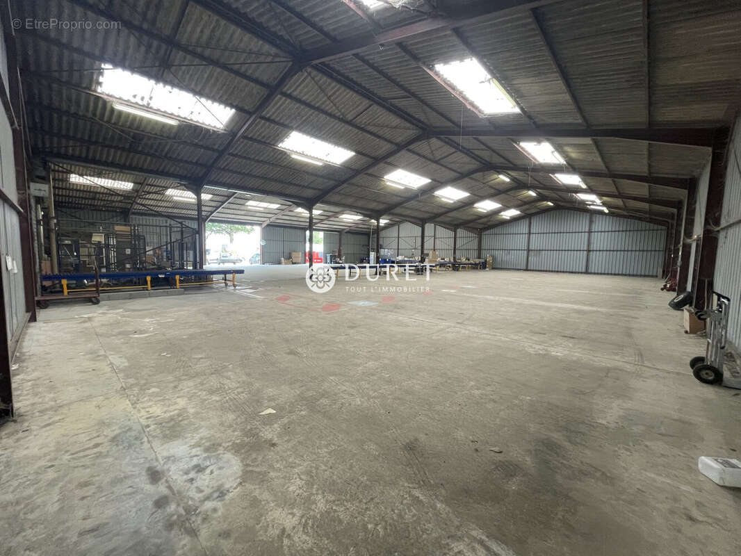 Commerce à LA CHAIZE-LE-VICOMTE