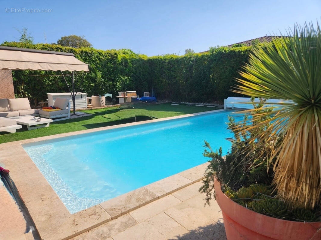 Maison à SAINT-CYR-SUR-MER