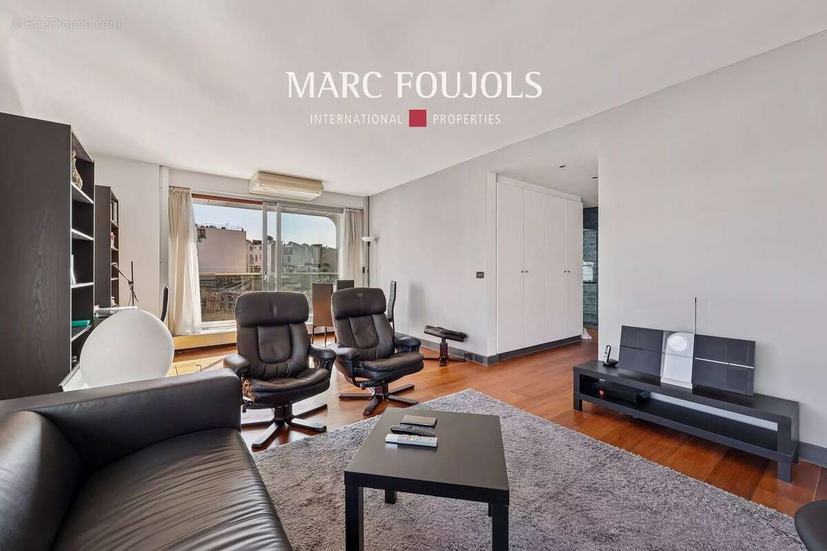 Appartement à PARIS-16E