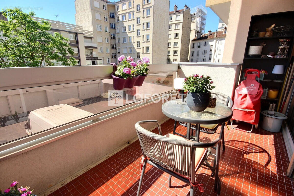Appartement à COURBEVOIE