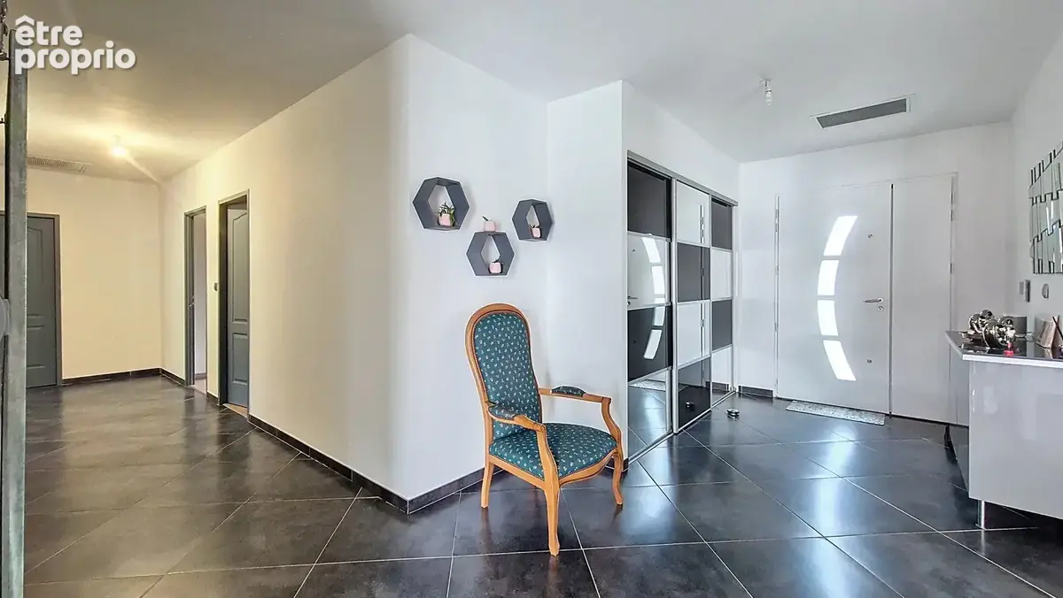 À vendre   Villa de plain-pied avec appartement T2  piscine et grand sous-sol   Saint-Sériès (34400, - photo 7
