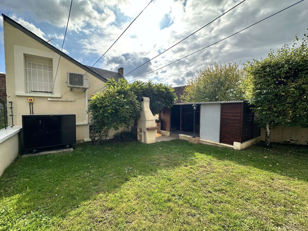 Maison à COULANS-SUR-GEE