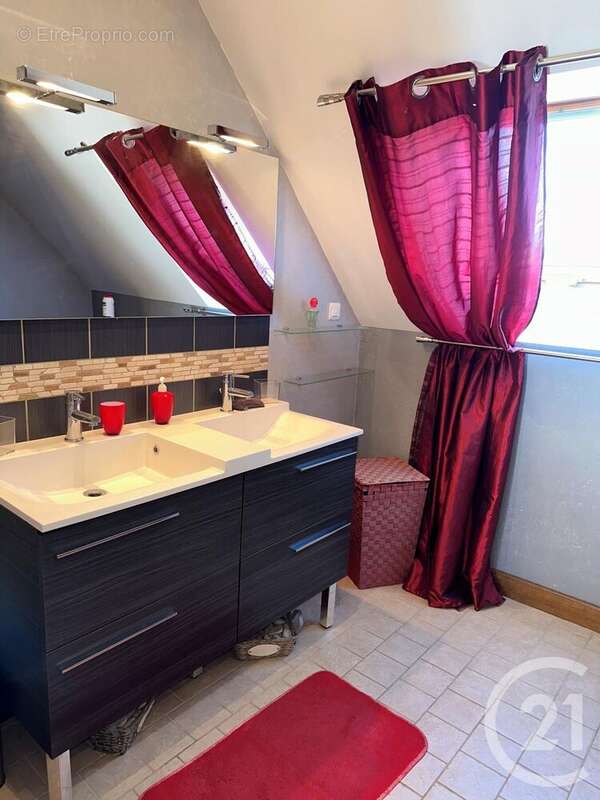 Maison à SUILLY-LA-TOUR