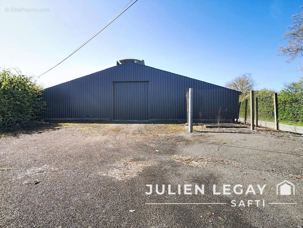 Photo 1 - Commerce à LE BOURDET