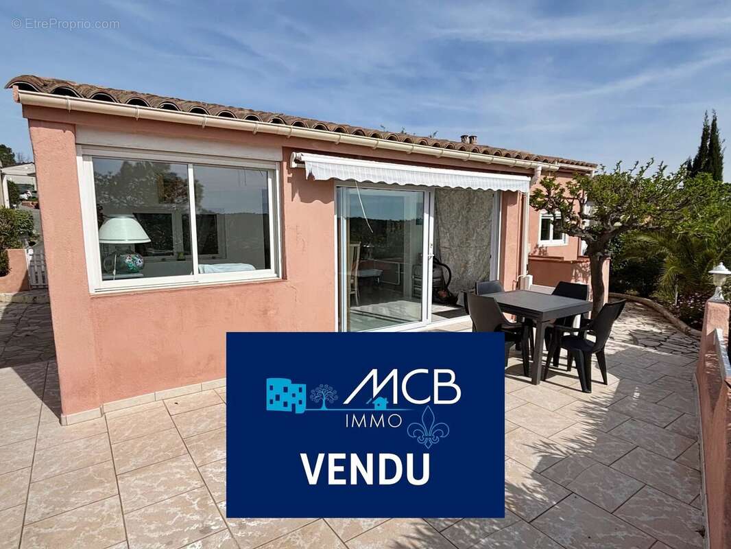 Maison à ROQUEBRUNE-SUR-ARGENS