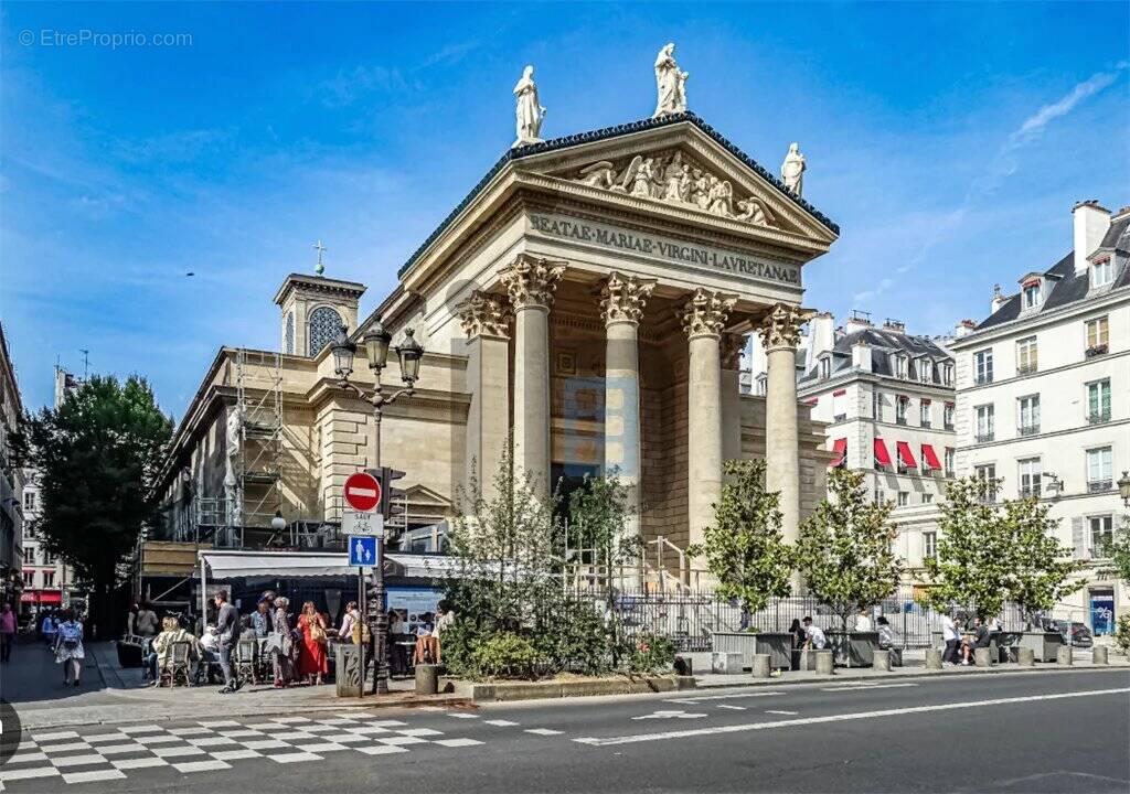 Commerce à PARIS-9E