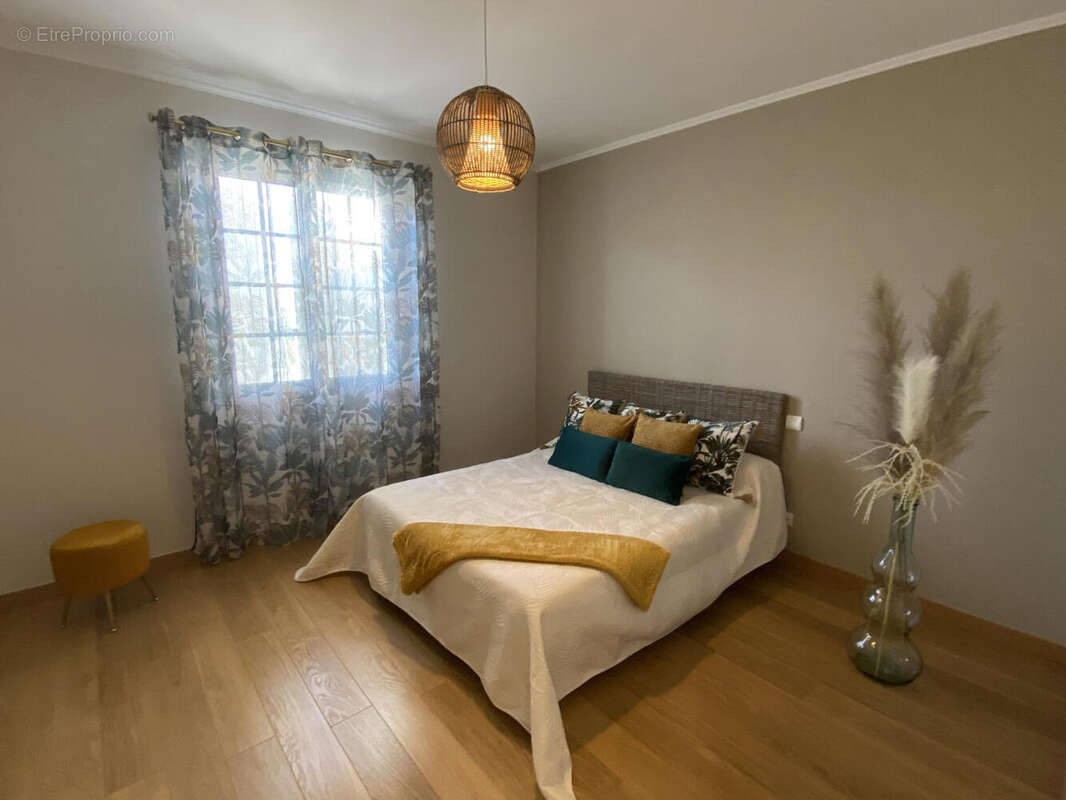 chambre 3 - Maison à BARBEZIEUX-SAINT-HILAIRE