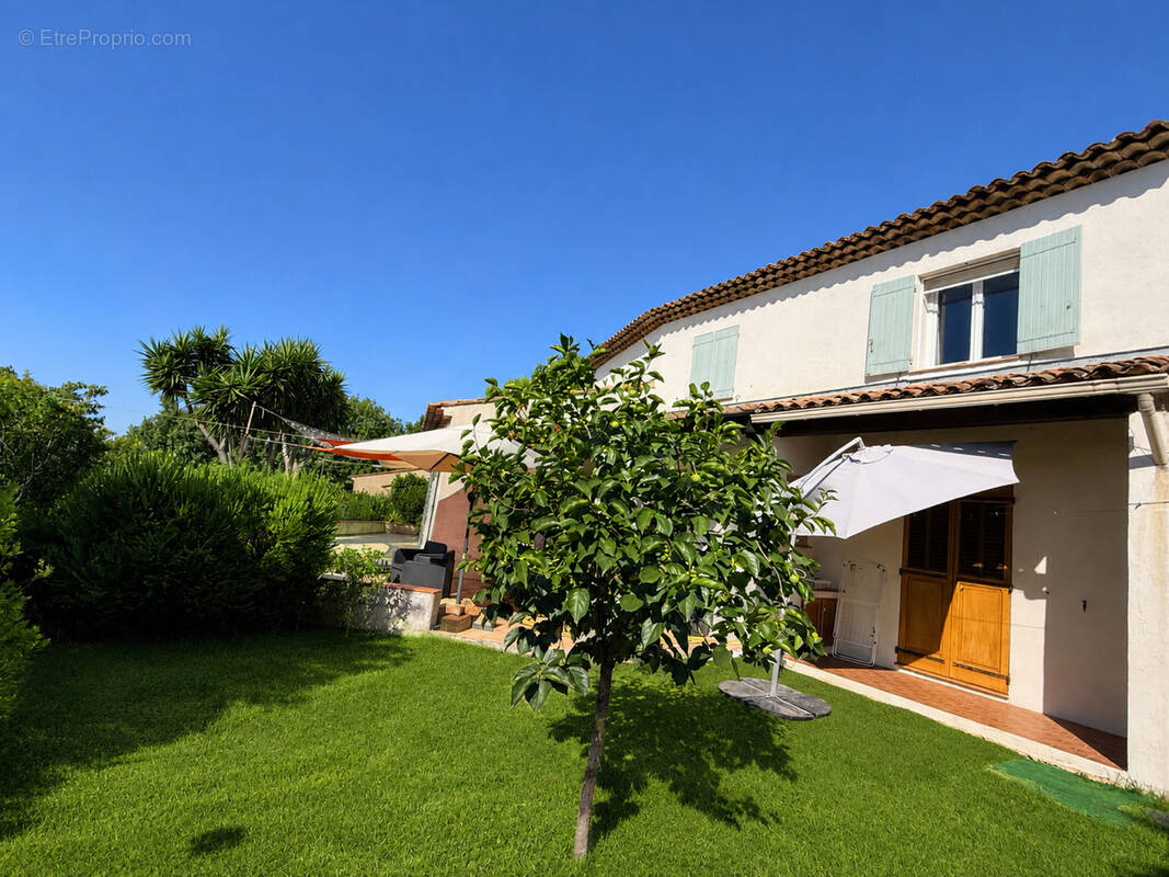 Maison à CHATEAUNEUF-GRASSE