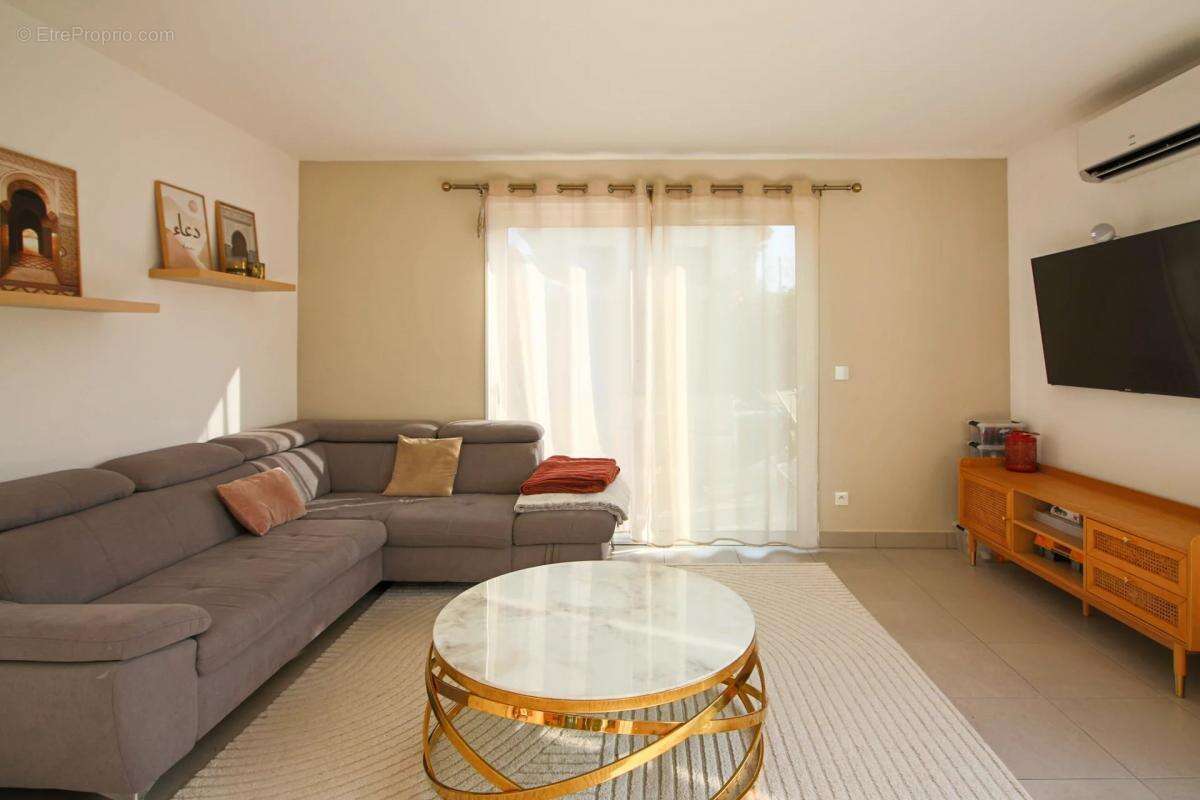 Maison à VAUX-LE-PENIL