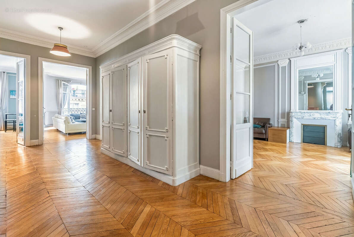 Appartement à PARIS-17E
