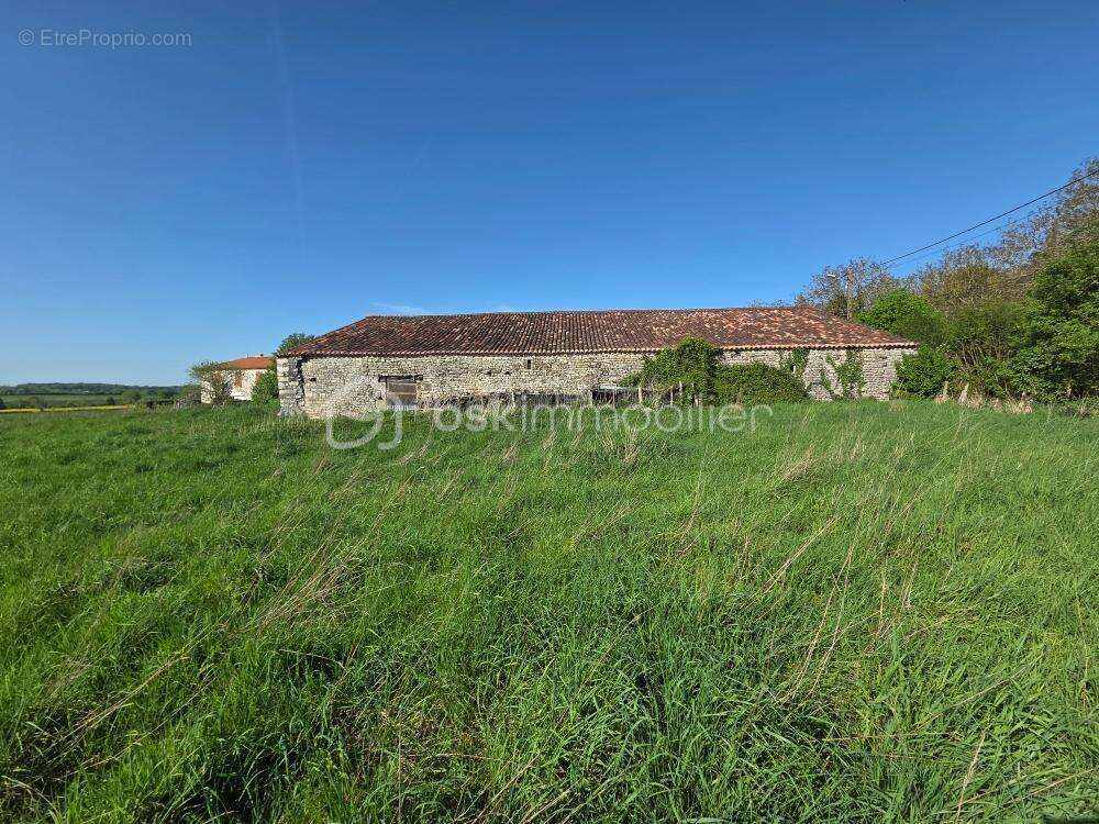 Grange 230m2 avec terrain 1160m2 - photo 3