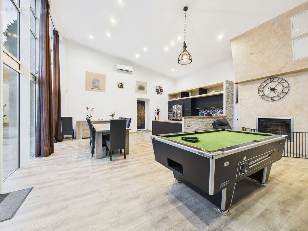 Maison à LE CHAMBON-FEUGEROLLES