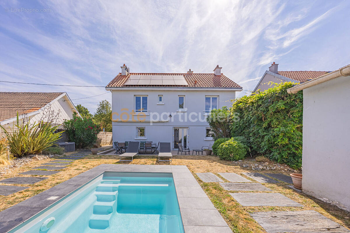 Maison à BOUGUENAIS