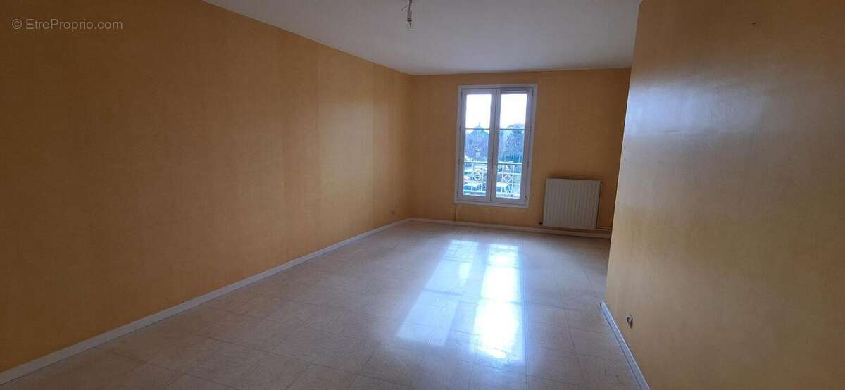 Appartement à CHAZELLES-SUR-LYON